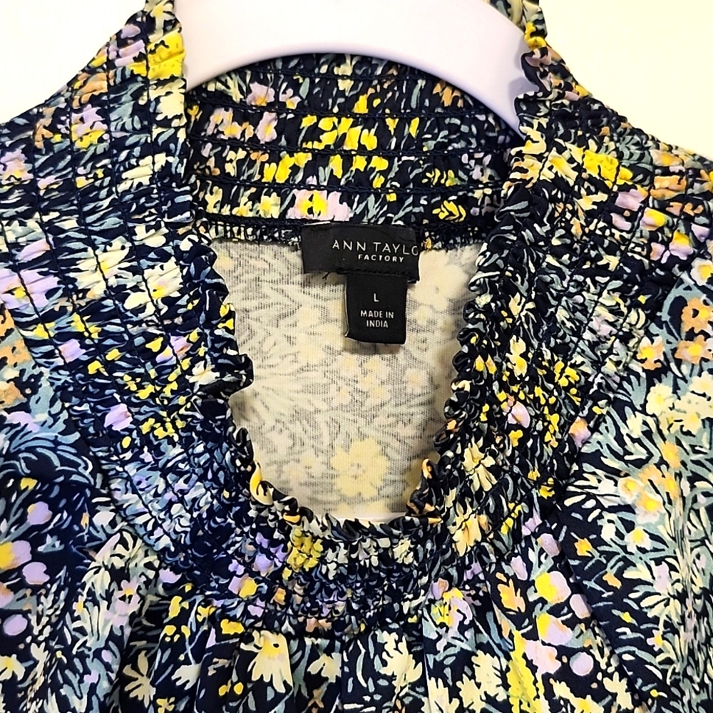 🍁Ann Taylor Factory High Neck Sleevless Floral Print Blouse - Picture 3 of 5